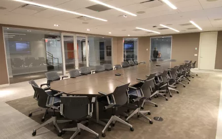 Servcorp’s premium conference rooms are fully equipped with the essential facilities you need for successful meetings.