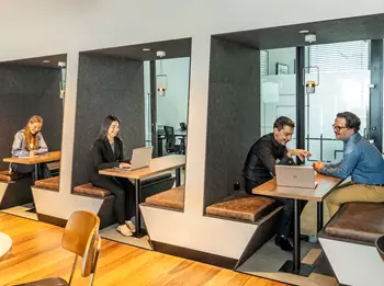 Servcorp’s dedicated desk clients enjoy 24/7 coworking access and a permanent workspace in a professional setting.